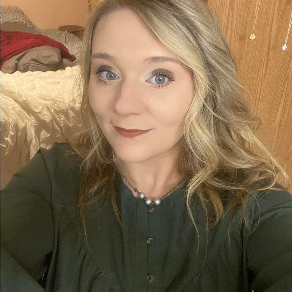 Meet your Posher, Alexis